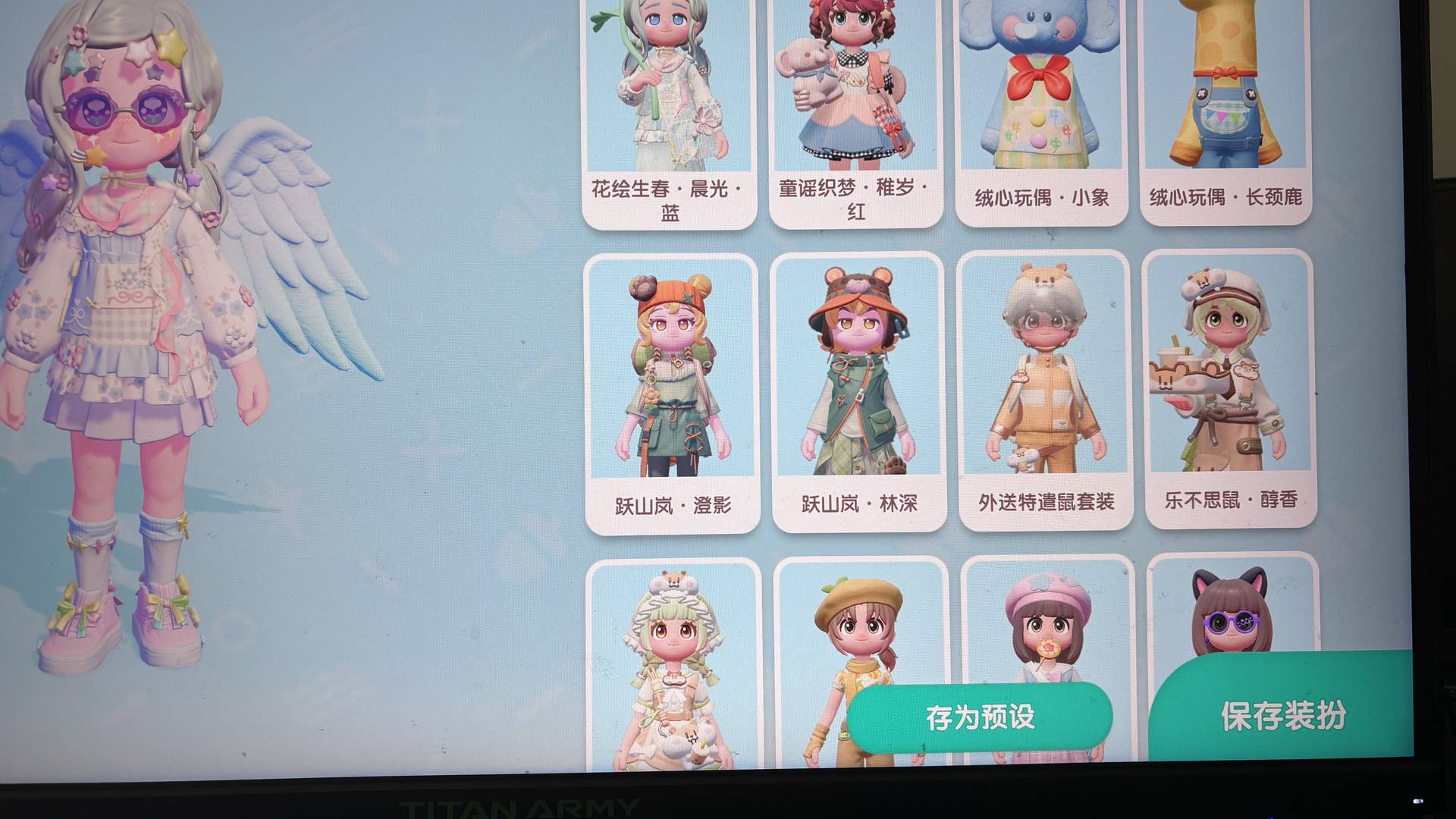 XM37P0 号 心动小镇上个潮流季玩的，包括这期的都买了68的，这期奖池建筑只差几个了，仓鼠联动全，这期潮流季已经毕业了，兑换了一个翅膀，有旋转木马，载具买了龙舟零零散散的也兑换了好多